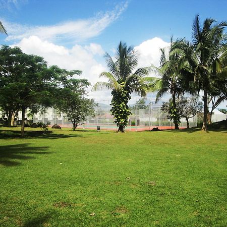 Sutanraja Hotel Manado Buitenkant foto