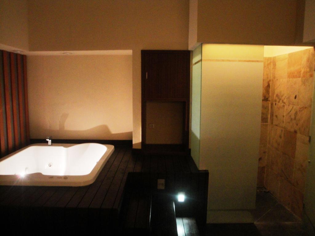 Sutanraja Hotel Manado Buitenkant foto