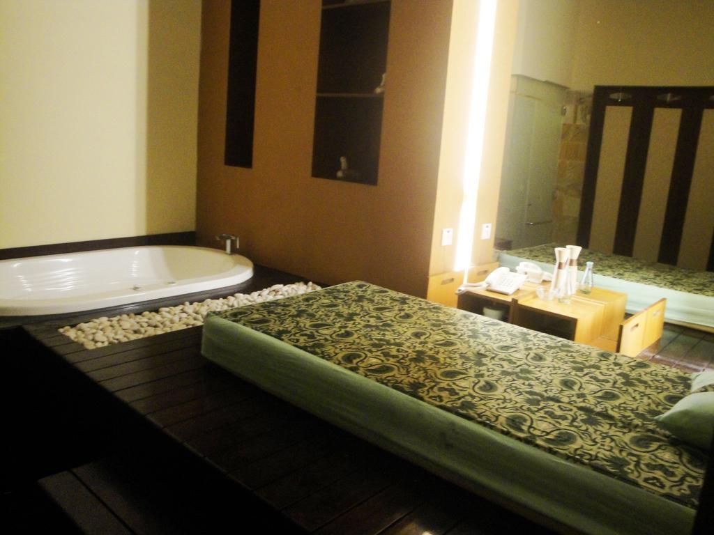 Sutanraja Hotel Manado Buitenkant foto
