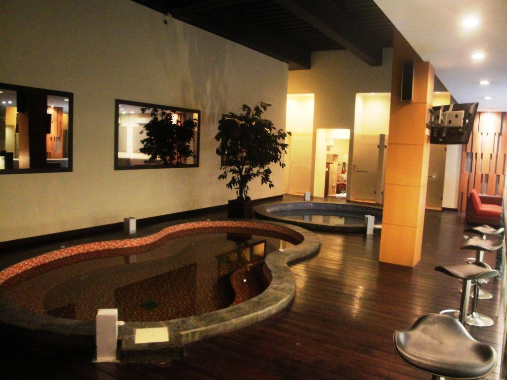 Sutanraja Hotel Manado Buitenkant foto