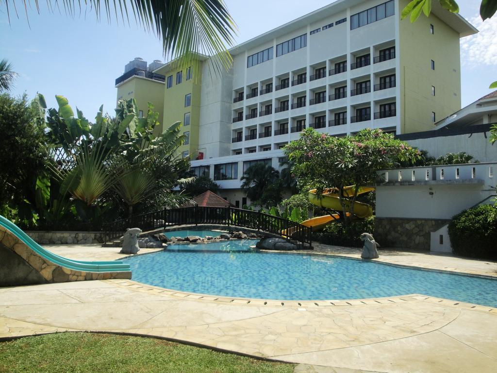 Sutanraja Hotel Manado Buitenkant foto
