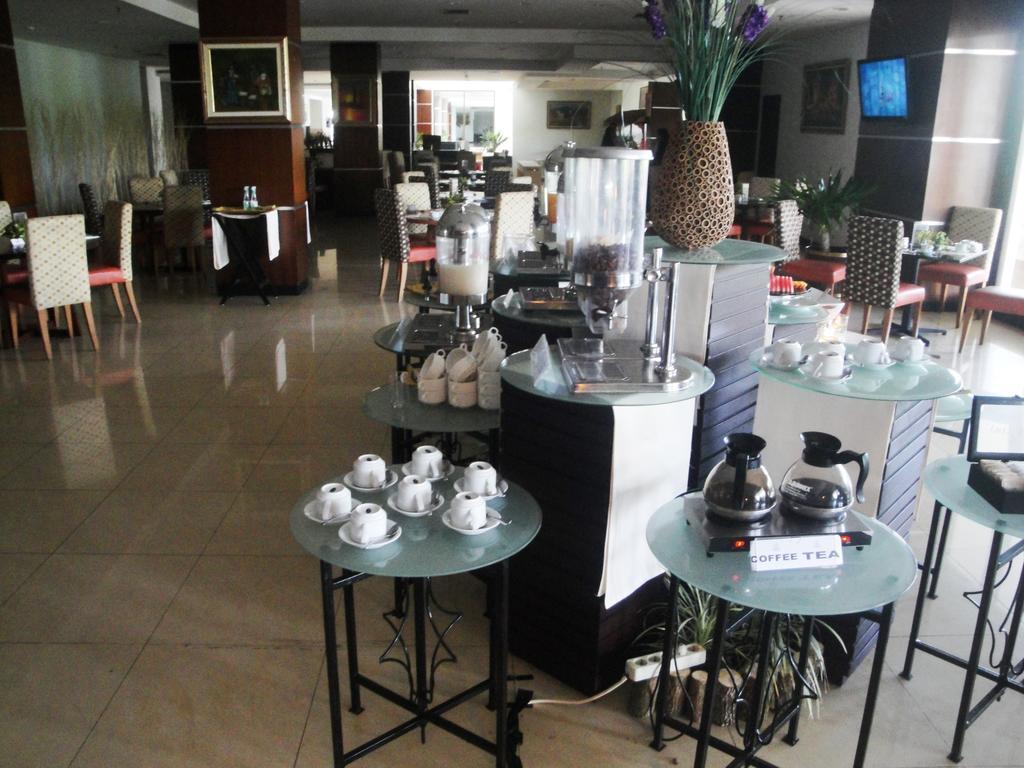 Sutanraja Hotel Manado Buitenkant foto
