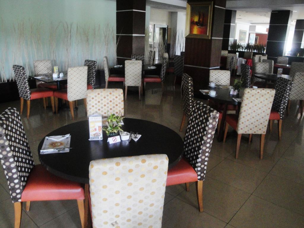 Sutanraja Hotel Manado Buitenkant foto