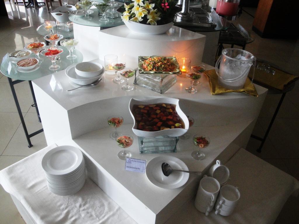 Sutanraja Hotel Manado Buitenkant foto