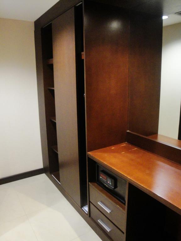 Sutanraja Hotel Manado Kamer foto