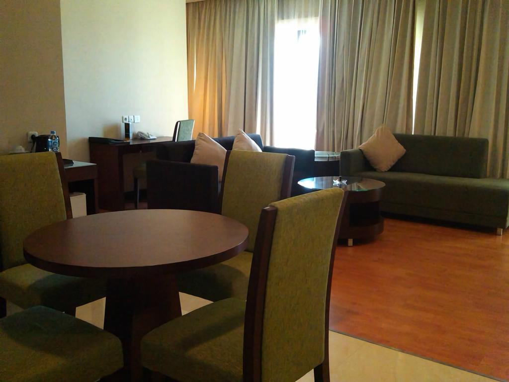 Sutanraja Hotel Manado Buitenkant foto