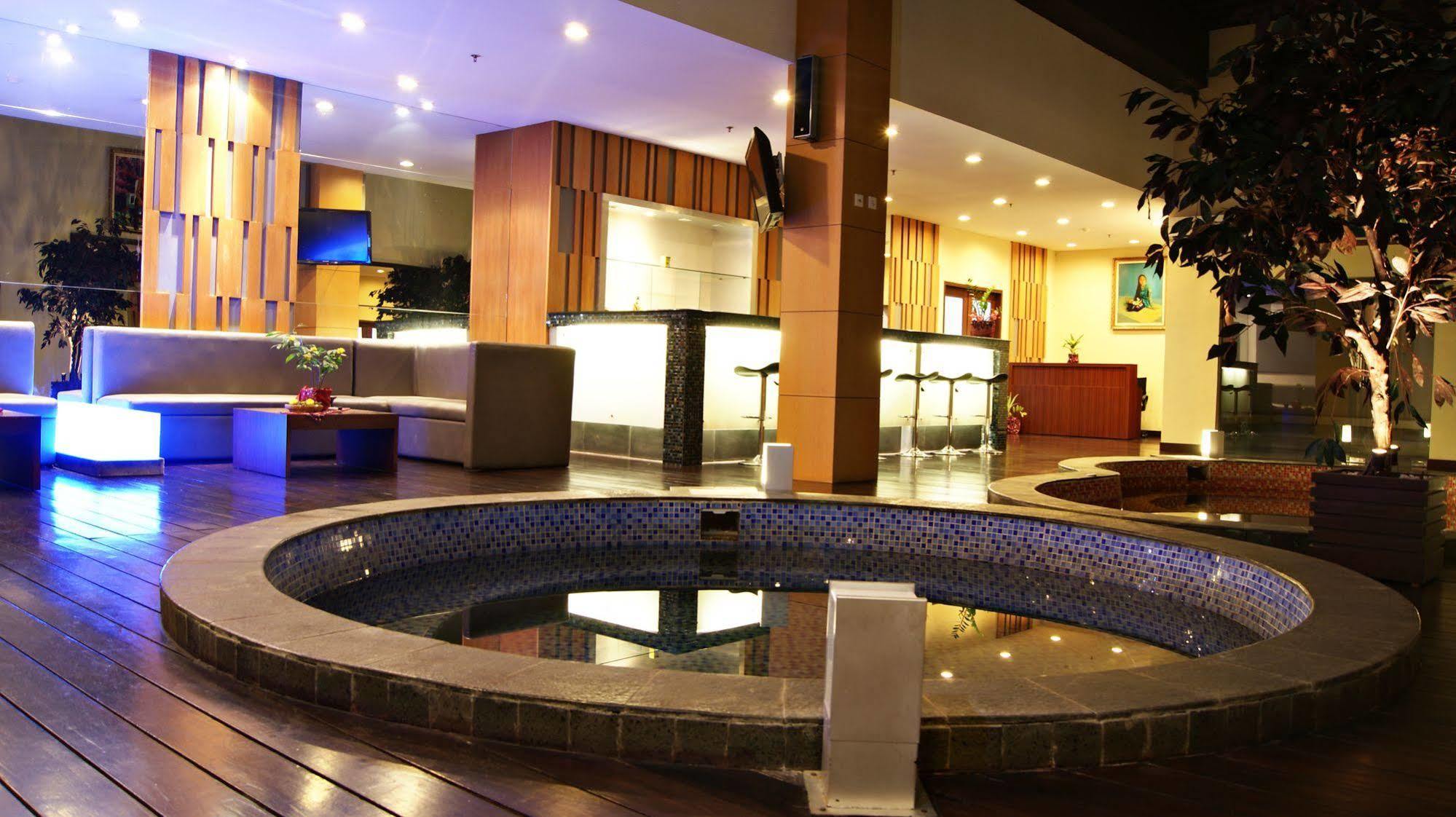 Sutanraja Hotel Manado Buitenkant foto