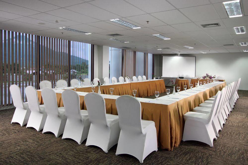 Sutanraja Hotel Manado Buitenkant foto