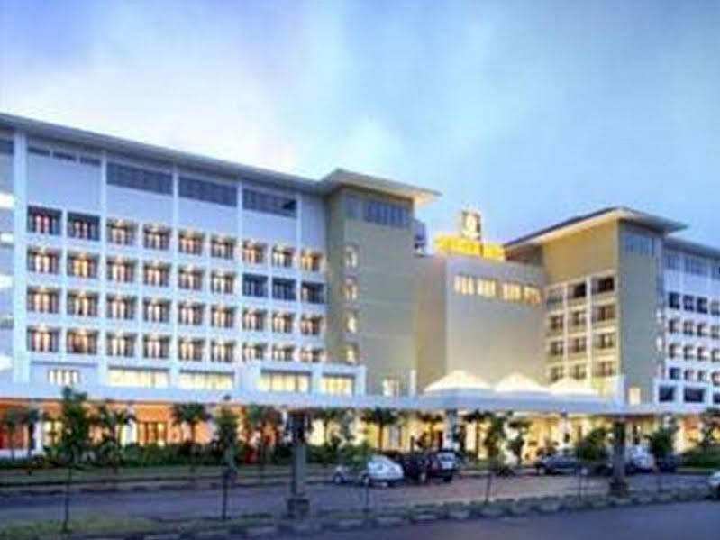 Sutanraja Hotel Manado Buitenkant foto